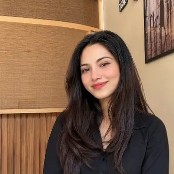 Shreya pathak English Home Tutor in Indira Nagar Lucknow with 2 Years Experience